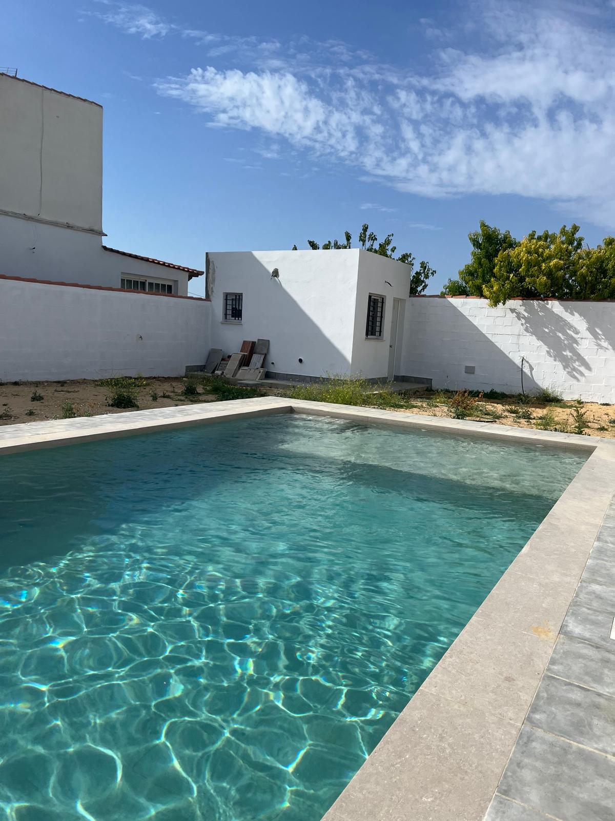 Chalet obra nueva con piscina privada en Las Lagunetas, Chiclana