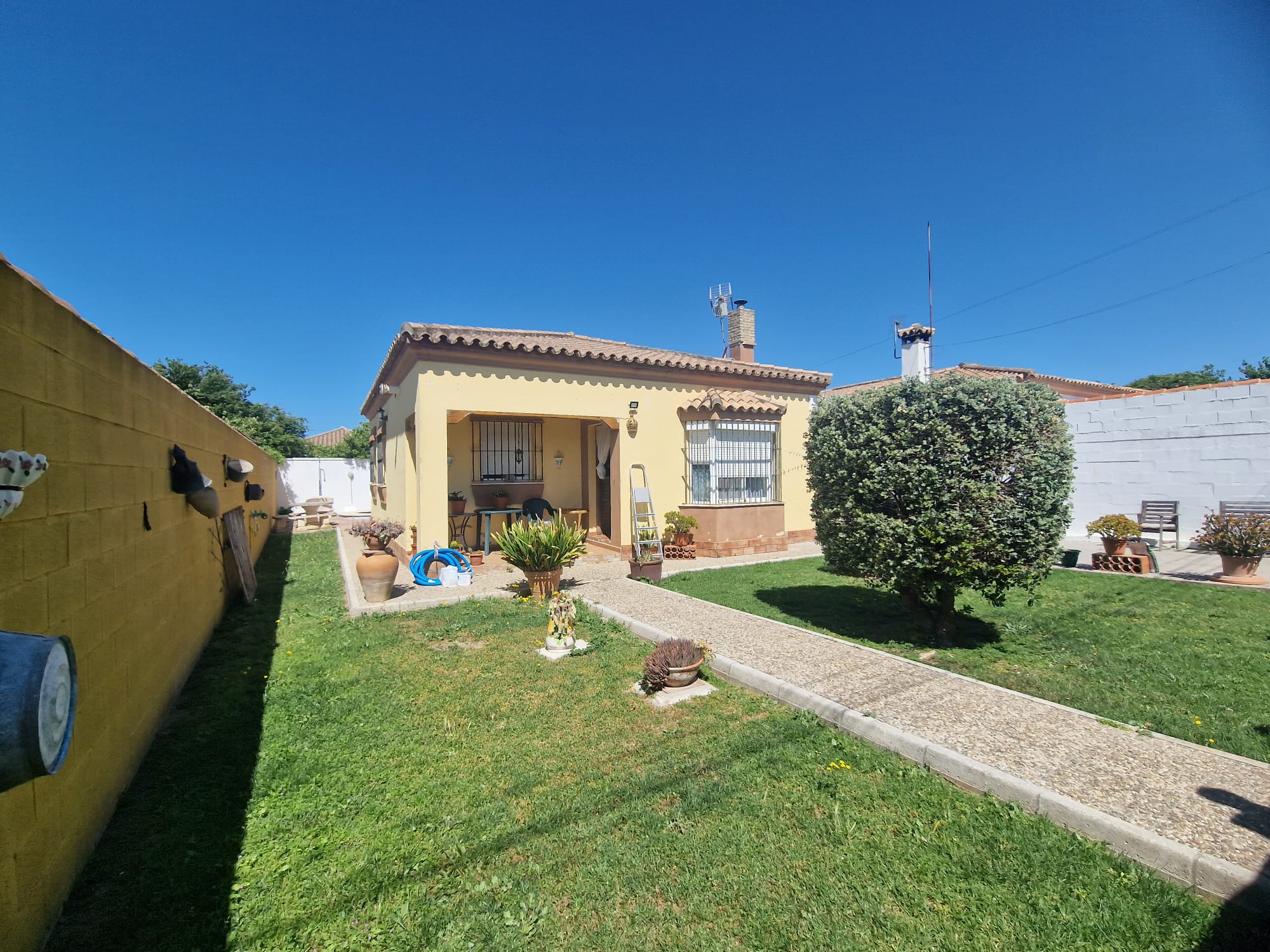 Chalet con jardín y porche en El Marquesado, Chiclana
