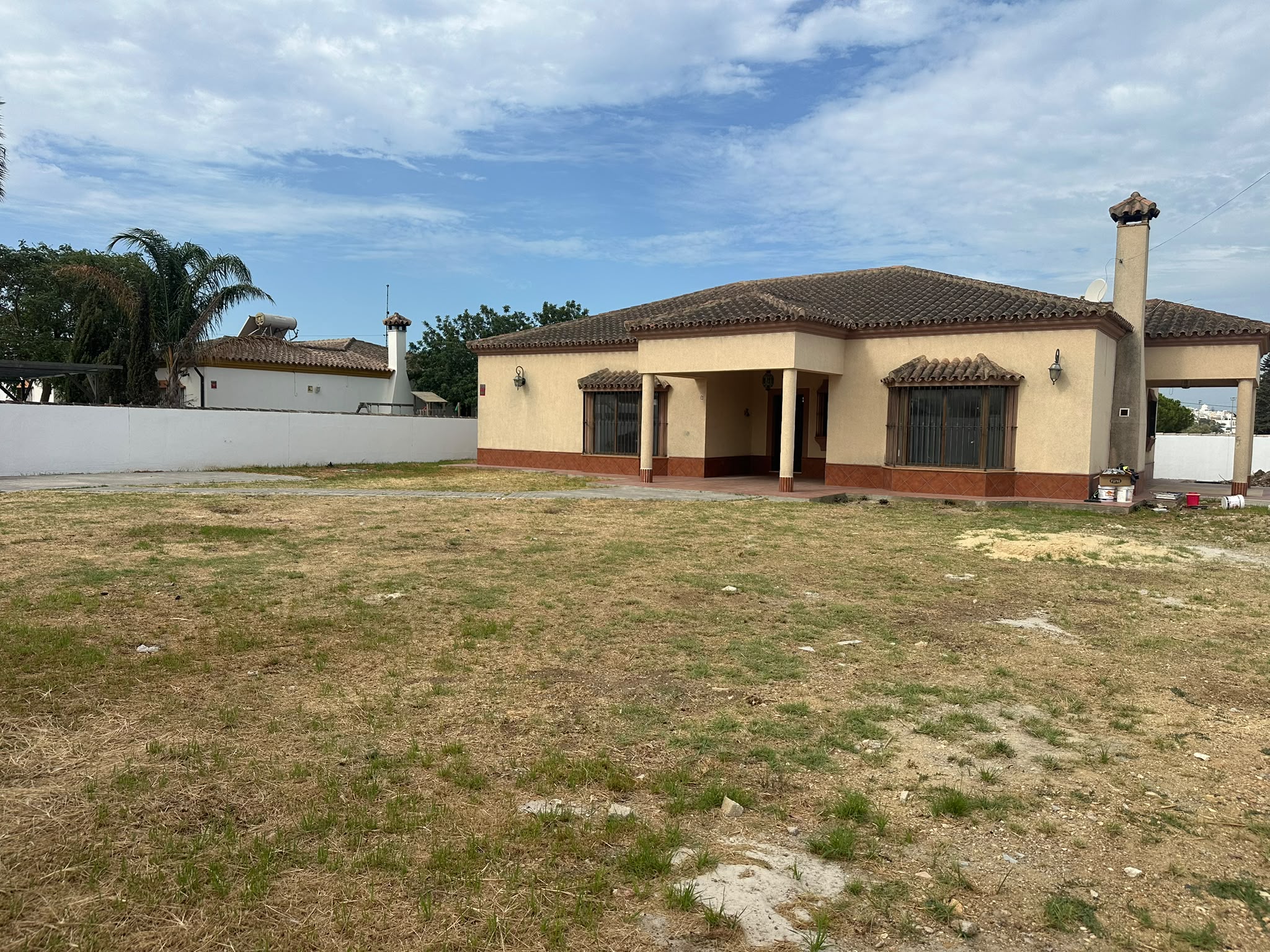 Chalet de una planta con parcela vallada en Camino Chafarinas, Chiclana