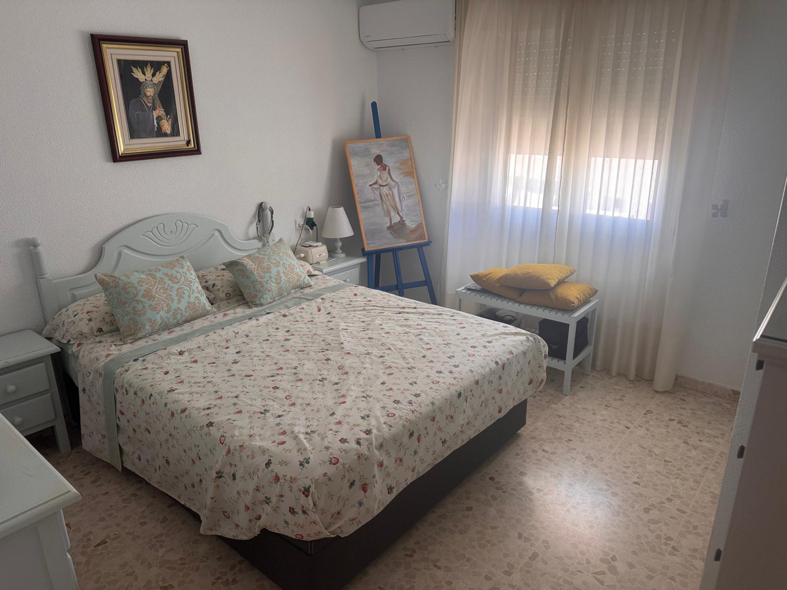 Dormitorio principal del piso en Conil de la Frontera